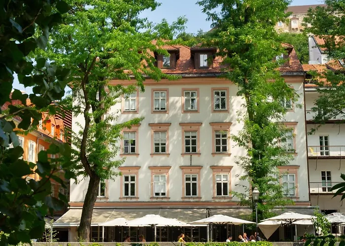 Julija&Robert\'S Riverview Apartments And Rooms