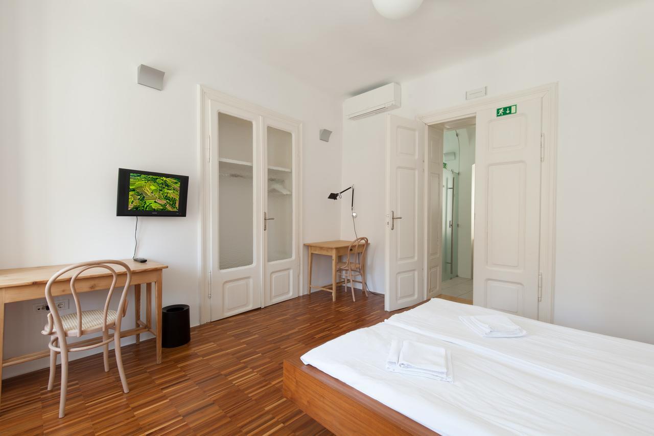 Accommodatie bij particulieren Julija&robert's Riverview Apartments&rooms